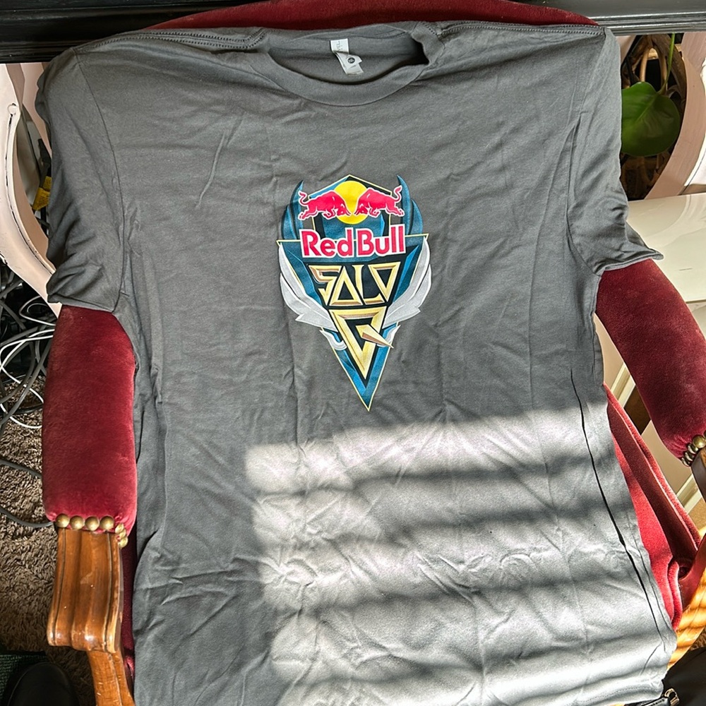 Red Bull Solo Q League of Legends t-shirt.